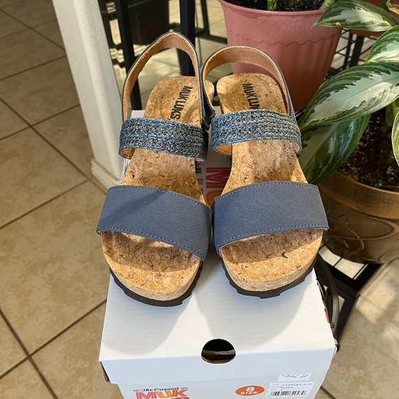 💙 NWT Blue muk Luks Wedge Sandals. Size 8. Brand New! Other colors available! - Picture 2 of 6